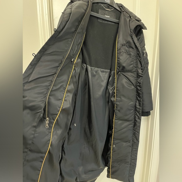 ❄️ CLEAR OUT SALE! DKNY Winter Full Length Coat: Size Medium - Picture 4 of 11